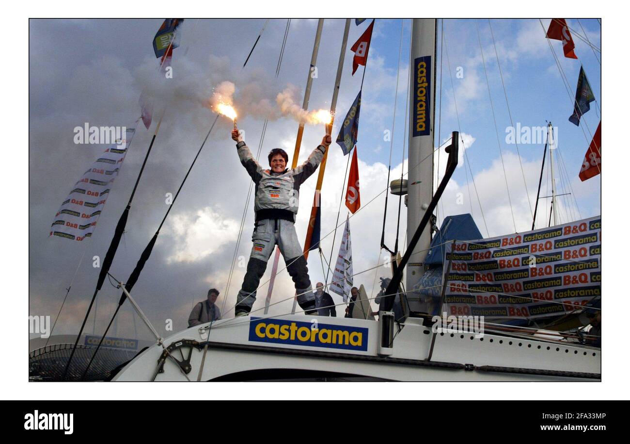 Ellen MacArthur arrive à Falmouth après avoir brisé le Round du monde, non stop single-Hands record.pic David Sandison 8/2/2005 Banque D'Images