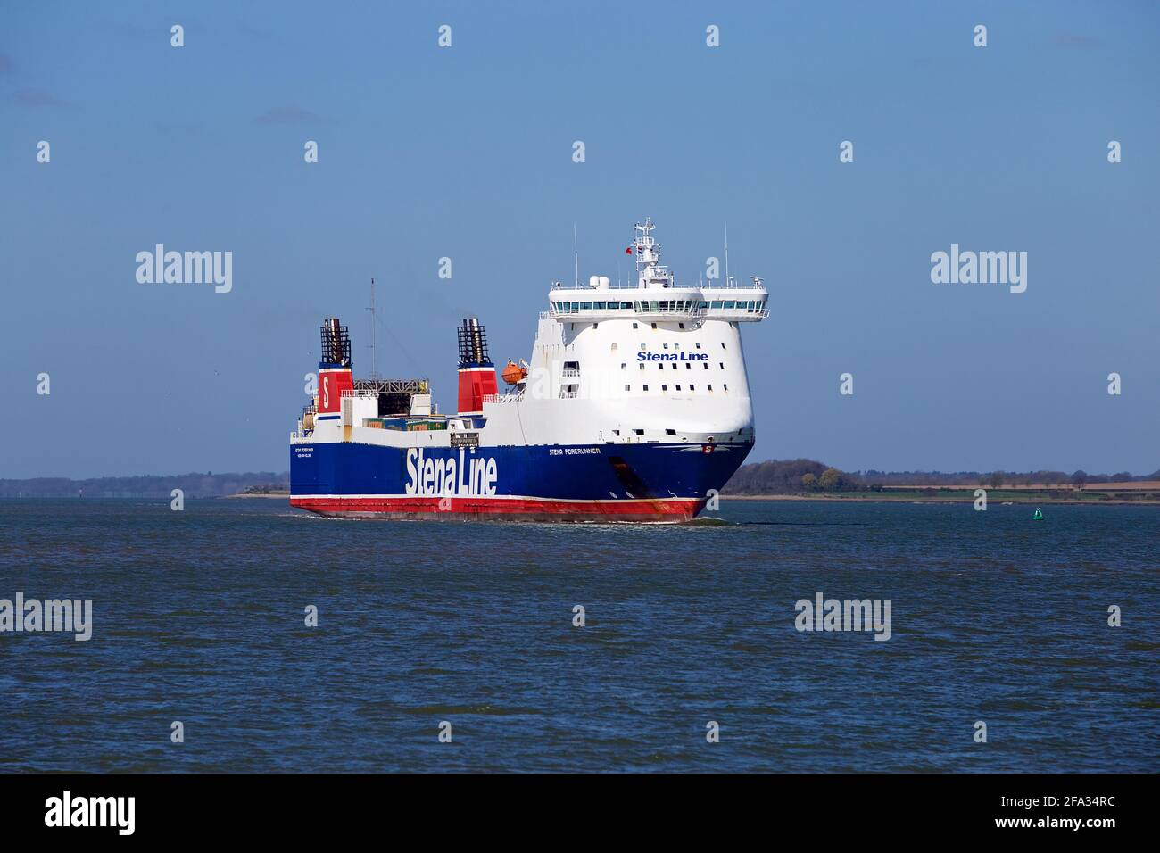 RO-RO (Roll On - Roll Off) cargo Stena Forerunner quittant le port de Harwich, Essex, Royaume-Uni. Banque D'Images
