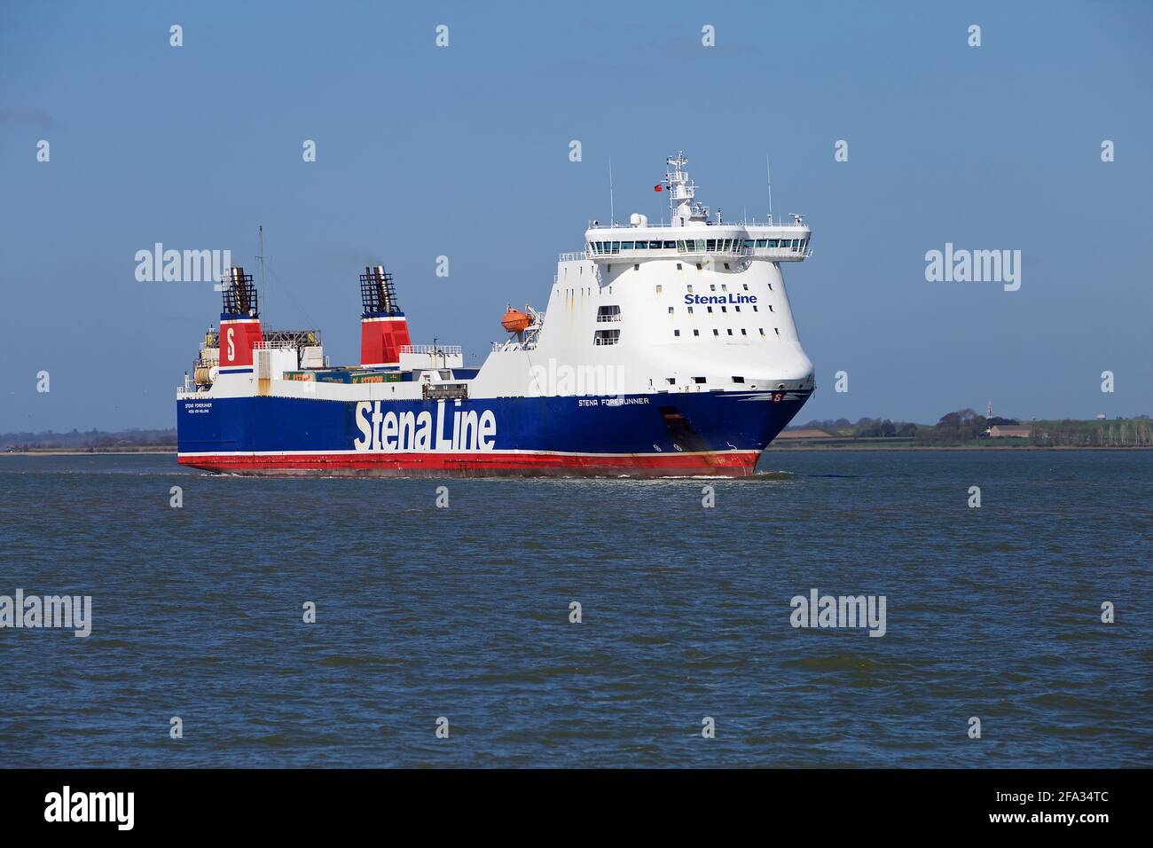 RO-RO (Roll On - Roll Off) cargo Stena Forerunner quittant le port de Harwich, Essex, Royaume-Uni. Banque D'Images