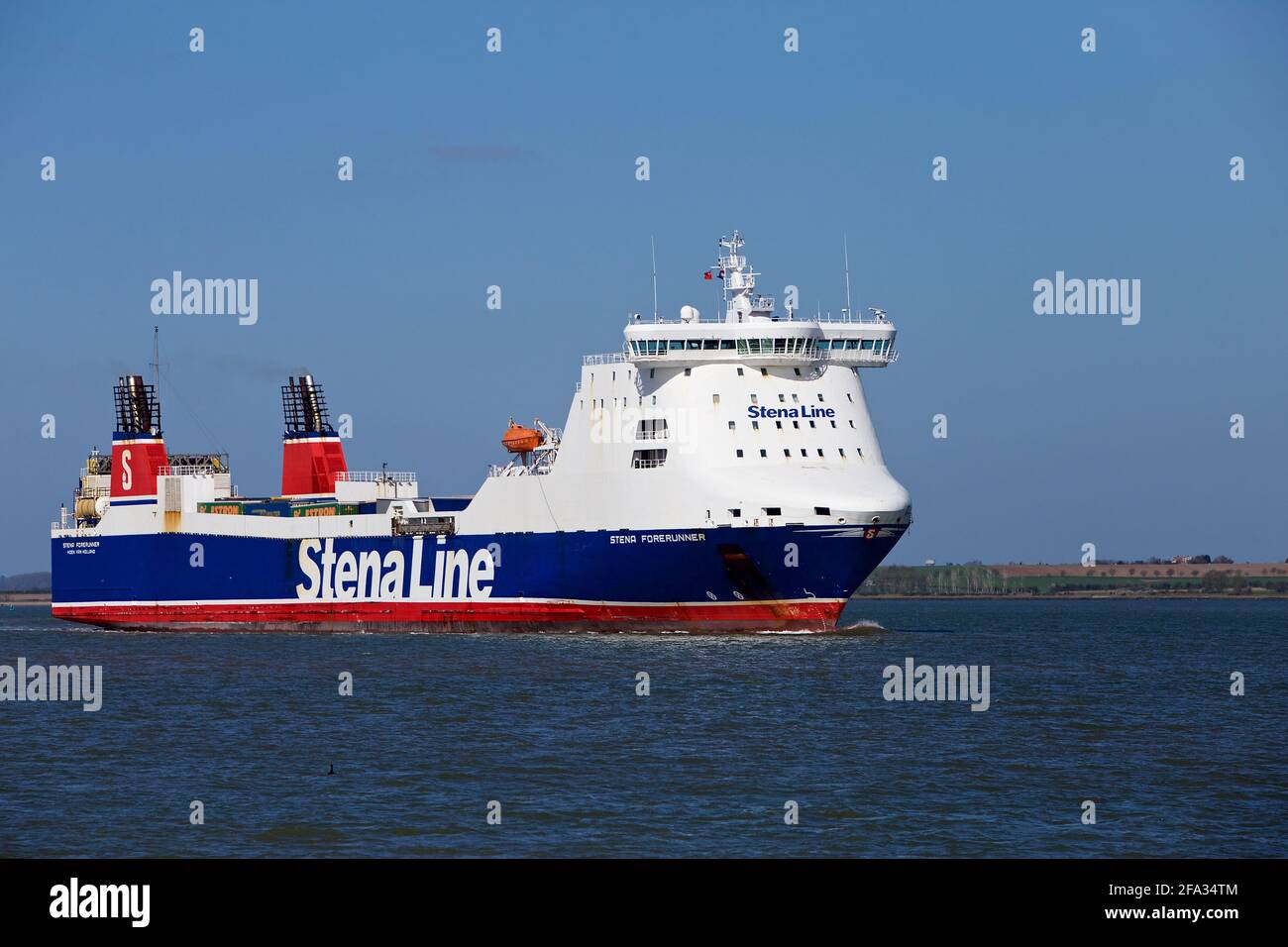 RO-RO (Roll On - Roll Off) cargo Stena Forerunner quittant le port de Harwich, Essex, Royaume-Uni. Banque D'Images