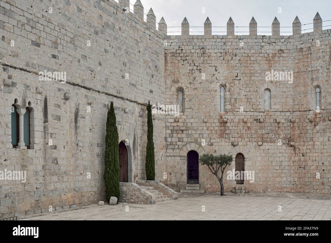 Le Castillo Palacio de Peñíscola ou Castillo del Papa Luna est situé dans la plus haute zone de la roche dans une ville déclarée la plus belle en Espagne. Banque D'Images