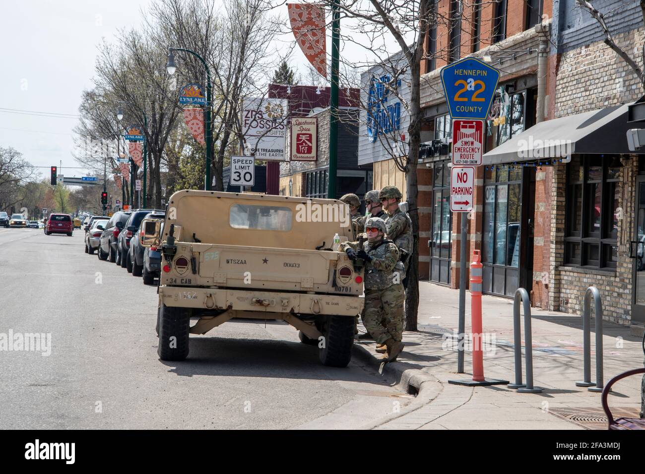 Minneapolis, Minnesota. La Garde nationale est appelée à protéger la ville pendant le procès de Derek Chauvin. Banque D'Images