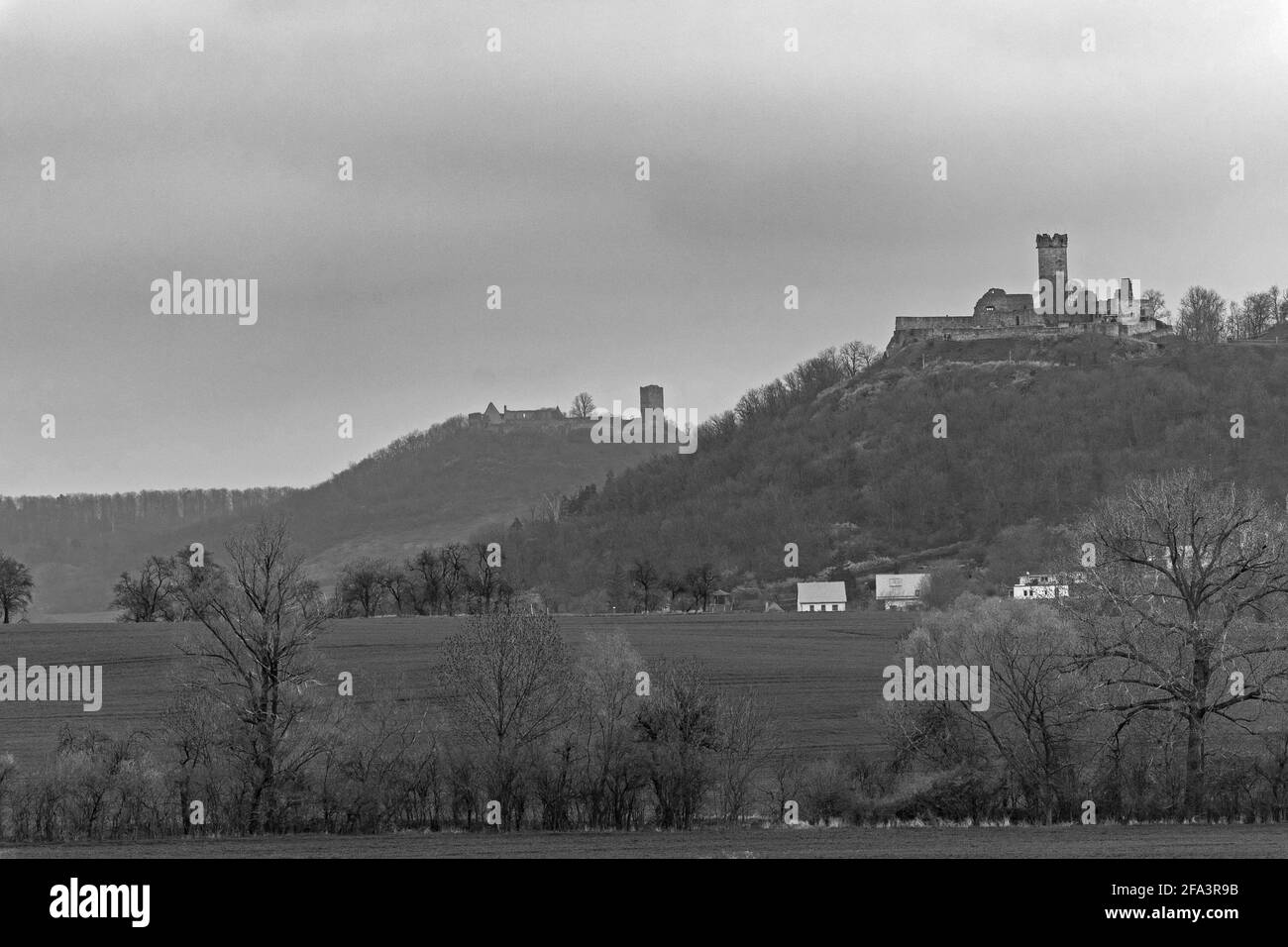 Paysage en Thuringe avec vue sur les ruines du château Muhlburg et le château de Gleichen Banque D'Images