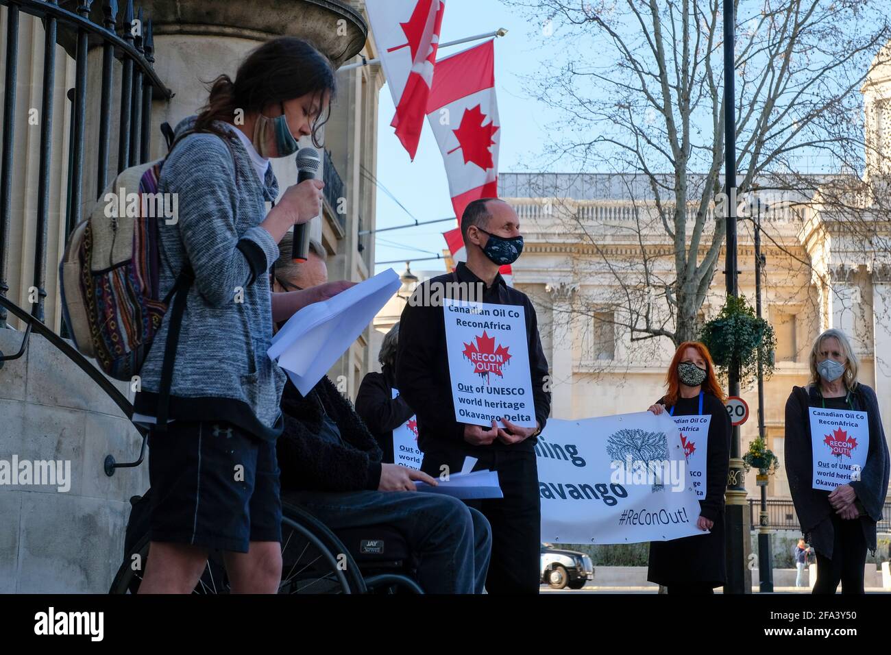 Londres, Royaume-Uni. 22 avril 2021. Londres, Royaume-Uni. 21 avril 2021. Extinction les familles des rébellions se réunissent devant le Haut-commissariat du Canada pour protester contre le forage du delta de l'Okavango pour le pétrole par la société Recon. Crédit: Joao Daniel Pereira. Credit: João Daniel Pereira/Alay Live News Banque D'Images