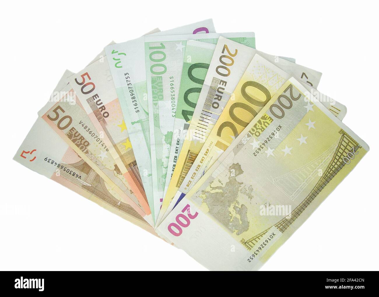 Gros plan de certains billets en euros en espèces une surface blanche Banque D'Images
