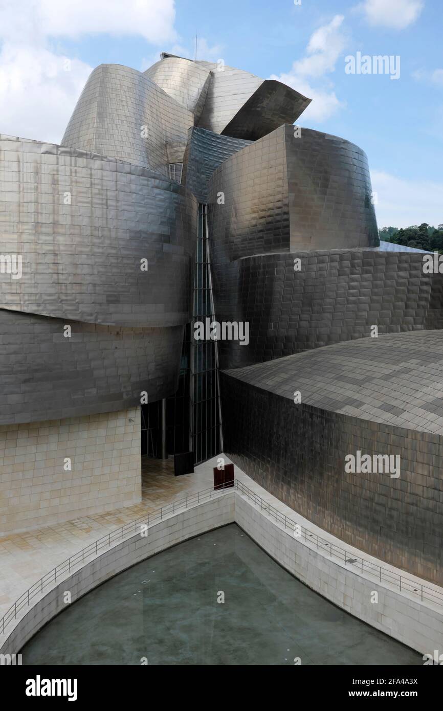 Façade du musée Guggenheim à Bilbao Banque D'Images
