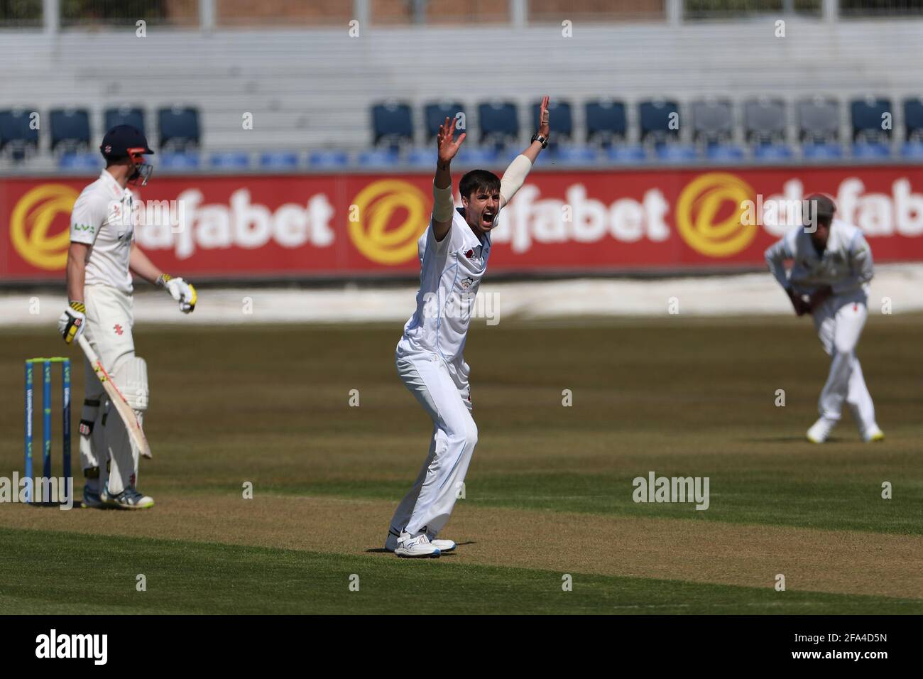 CHESTER LE STREET, ROYAUME-UNI. 22 AVRIL George Scrimshaw lors du LV= Insurance County Championship Match entre le Durham County Cricket Club et le Derbyshire County Cricket Club à Emirates Riverside, Chester le Street, le jeudi 22 avril 2021. (Credit: Mark Fletcher | MI News) Credit: MI News & Sport /Alay Live News Banque D'Images