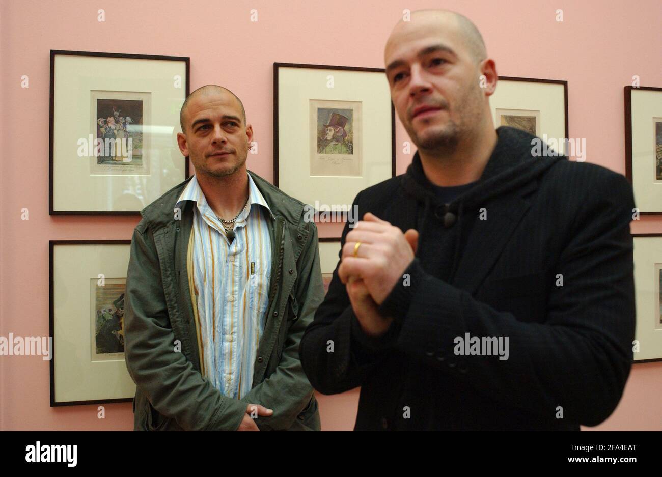 DINOS ET JAKE CHAPMAN AVEC LEUR TRAVAIL, LOS CAPRICHOS À LA WHITE CUBE GALLERY.19/10/ TOM PILSTON Banque D'Images