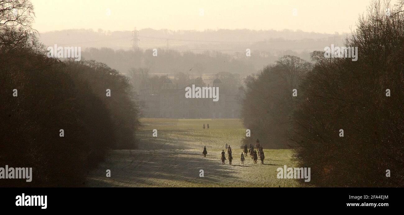 LA CHASSE DE BEAUFORT SE RÉUNIT LE 27/12/04 AVEC LE BADMINTON AU LOIN. PILSTON Banque D'Images LA CHASSE DE BEAUFORT SE RÉUNIT LE 27/12/04 AVEC LE BADMINTON AU LOIN. PILSTON Banque D'Images