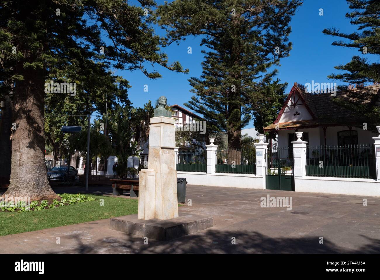 San Cristobal de la Laguna, Espagne - 16 janvier 2020 : monument à José Tabares Bartlett sur la place du Conseil suprême des Canaries. Banque D'Images