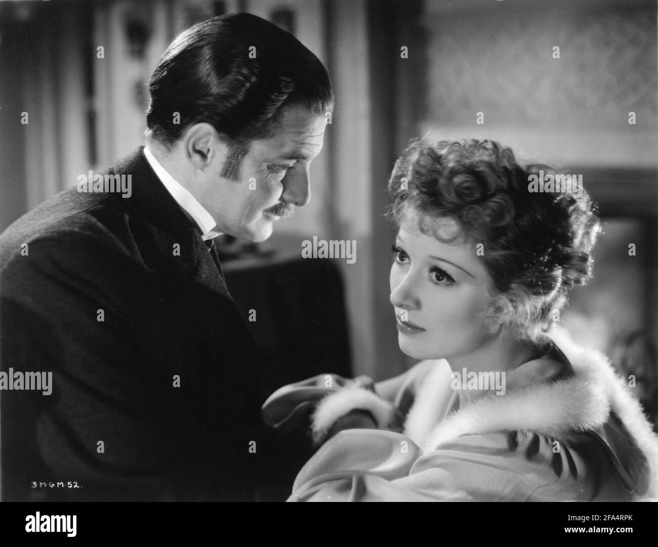 ROBERT DONAT et GREER GARSON à Au revoir, M. CHIPS 1939 réalisateur SAM WOOD book James Hilton scénario R.C. Sherriff Claudine West et Eric Maschwitz producteur Victor Saville Metro Goldwyn Mayer British Studios Banque D'Images