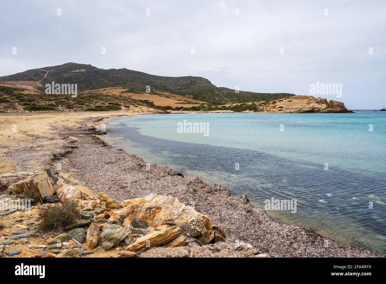 Plage de Livadia Antiparos: Livadia est une belle plage sur le côté ouest de la plage d'AntiparosLivadia, une plage de sable avec des eaux cristallines et peu profondes sur le Banque D'Images