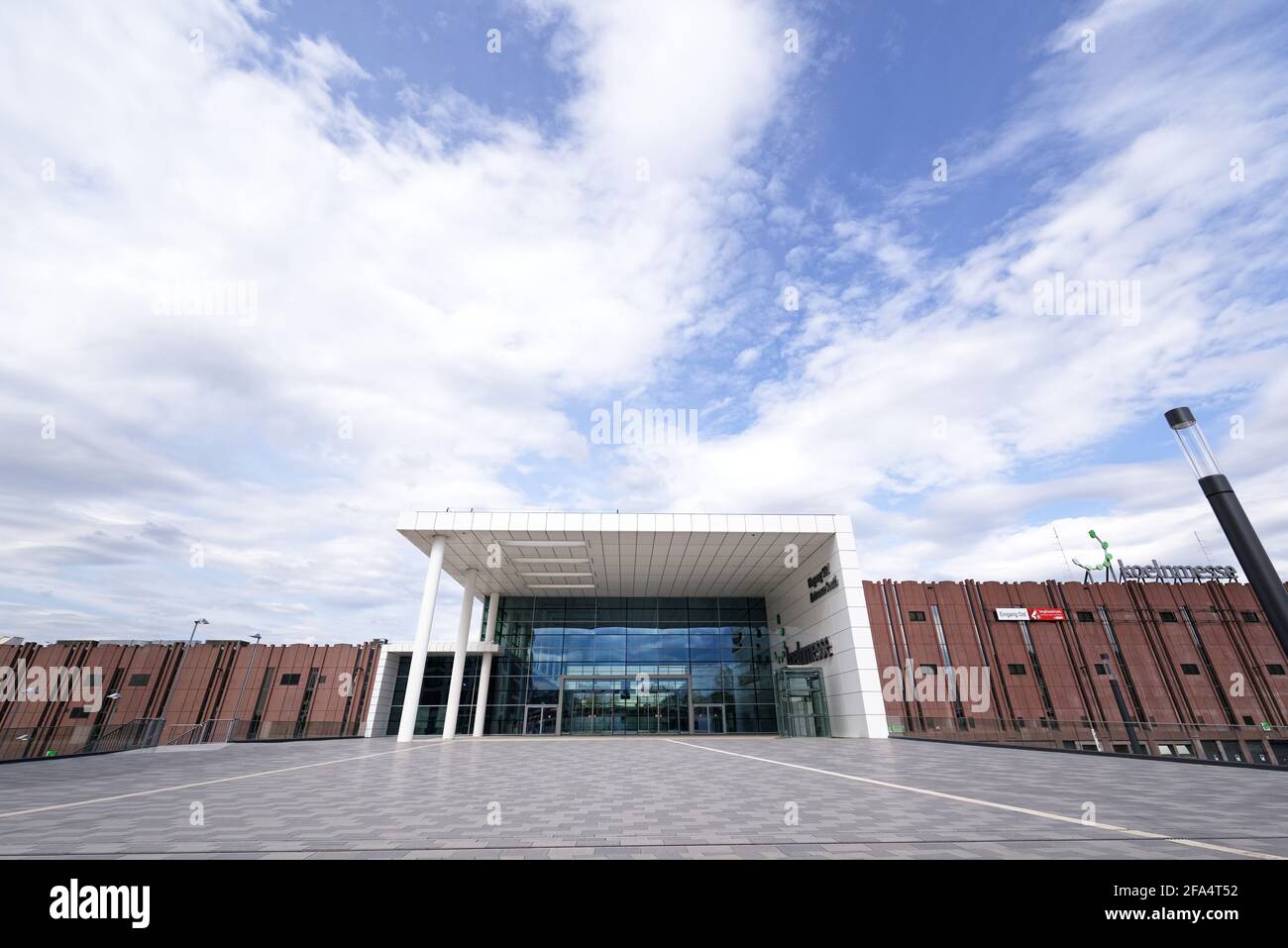 Cologne, Allemagne - 16 avril 2021 : entrée sud des salles d'exposition koelnmesse Banque D'Images