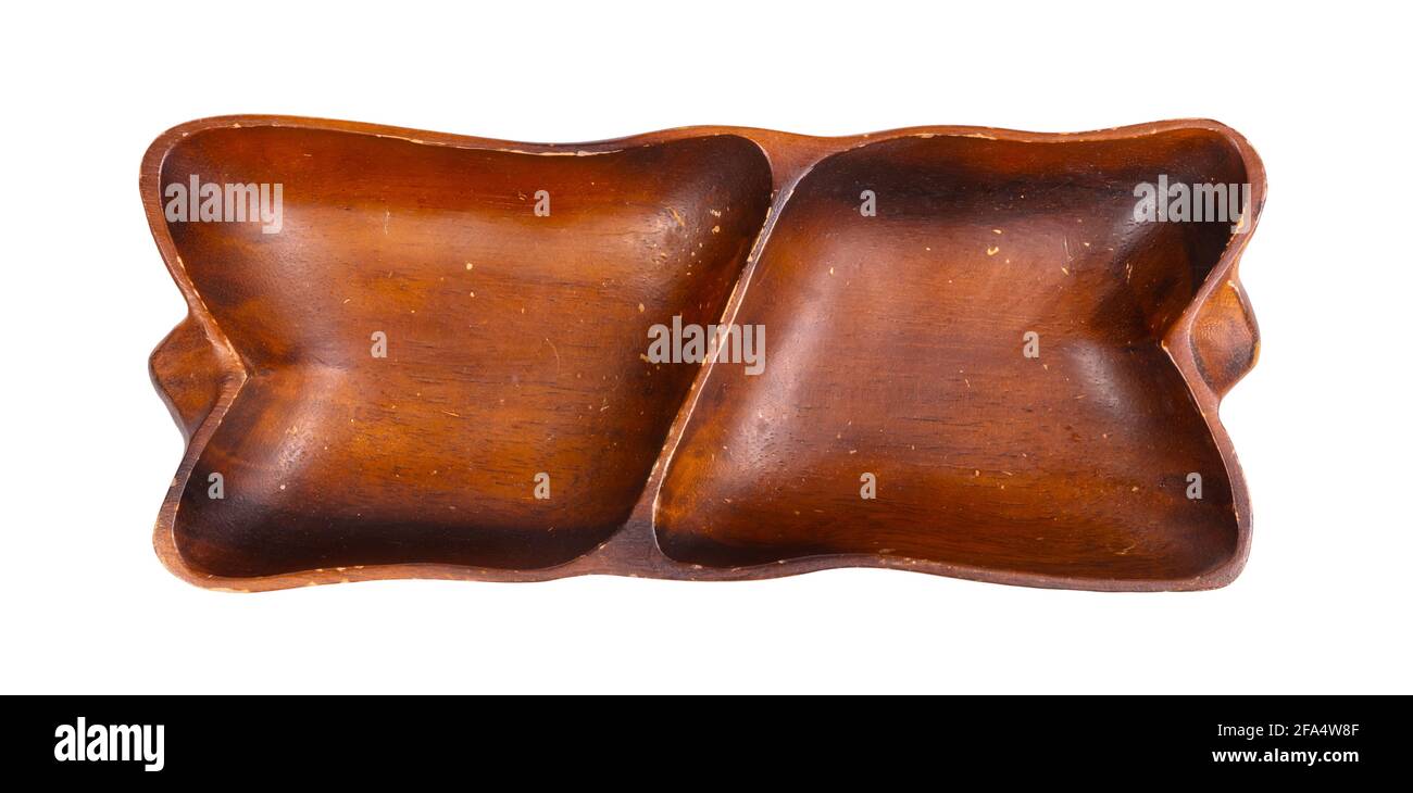 Ancien bol en bois sculpté fait main isolé sur fond blanc Banque D'Images