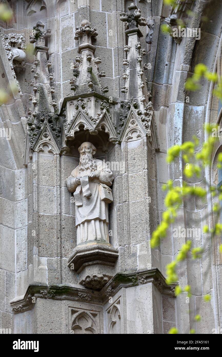 Gros plan sur les statues et les ornements de la façade extérieure de St Janskathedraal (cathédrale Saint-Jean), Hertogenbosch, pays-Bas Banque D'Images