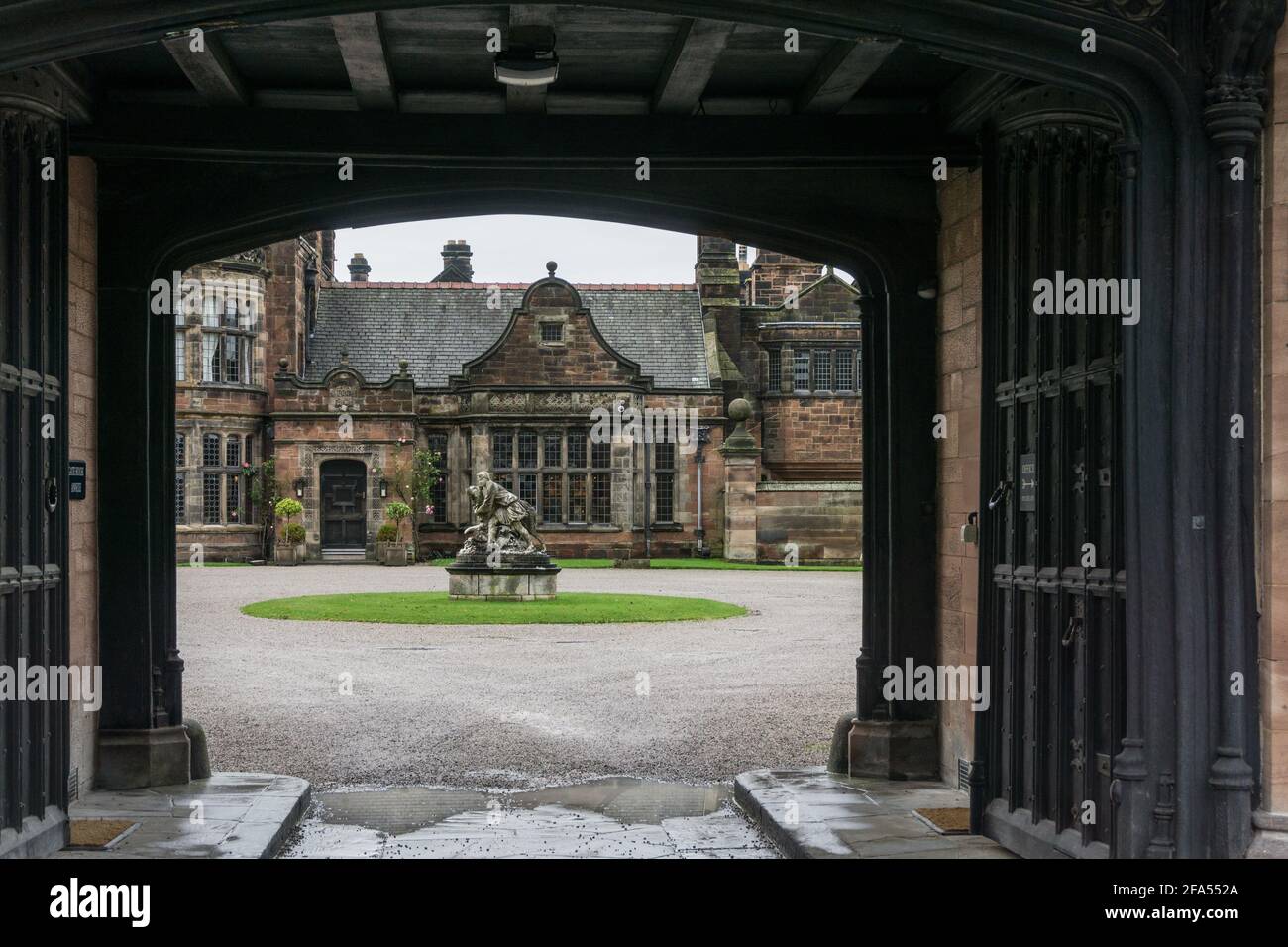 Thornton Manor, Thornton Hough, Wirral, Royaume-Uni; demeure ancestrale du milieu du XIXe siècle maintenant un centre d'événements et de conférences. Banque D'Images