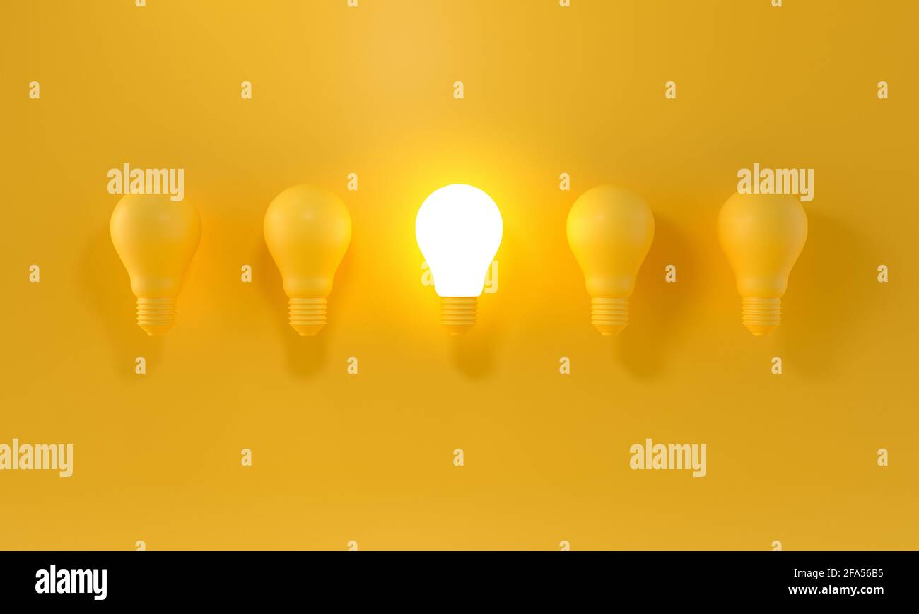 Ampoule lumineuse entre les autres sur fond jaune. Leadership, innovation, grandes idées et concepts d'individualité. rendu 3d. Banque D'Images