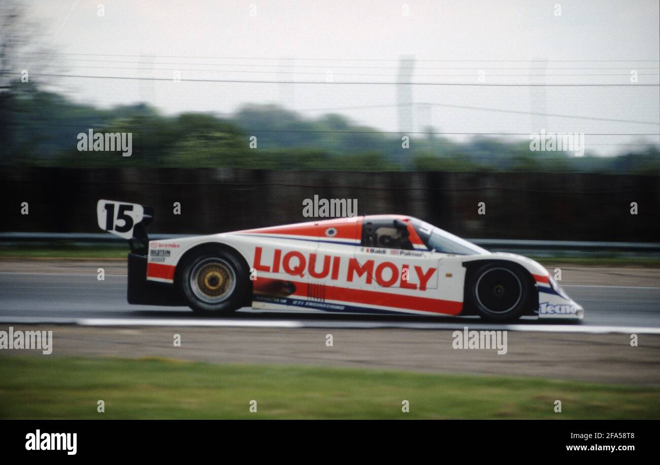 La Porsche 962C GTI de Mauro Bldi et Jonathan Palmer pendant la course Silverstone 1000Km 1987. Banque D'Images