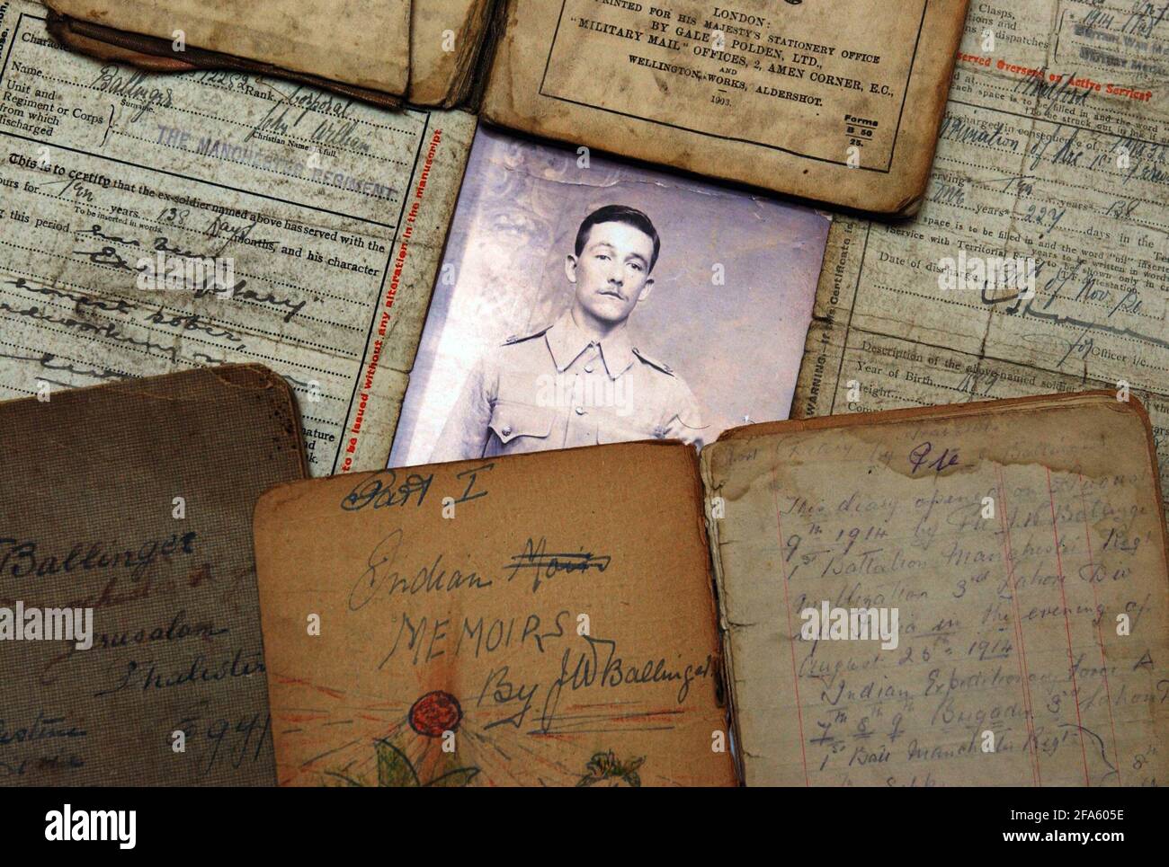 VIEUX PAPIER WWI ENREGISTRE ET MAINTENANT CEUX EN LIGNE, ASCENDANCE.CO.UK, Y COMPRIS LA PHOTO DE JOHN WILLIAM BALLINGER. 22/2/07 TOM PILSTON Banque D'Images