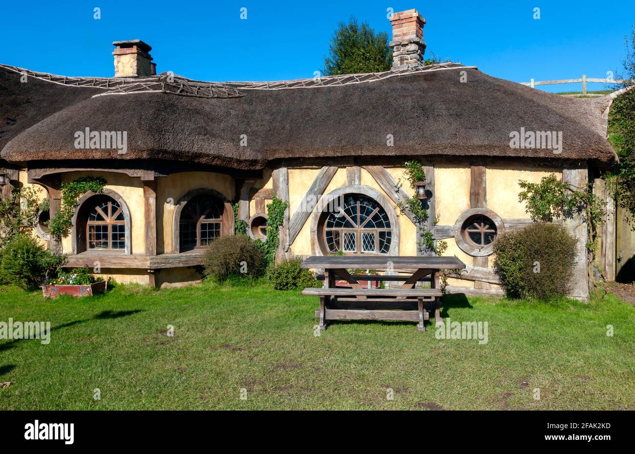 Vue extérieure rapprochée du Green Dragon Inn, Hobbiton Movie Set Matamata, Waikato, Nouvelle-Zélande Banque D'Images