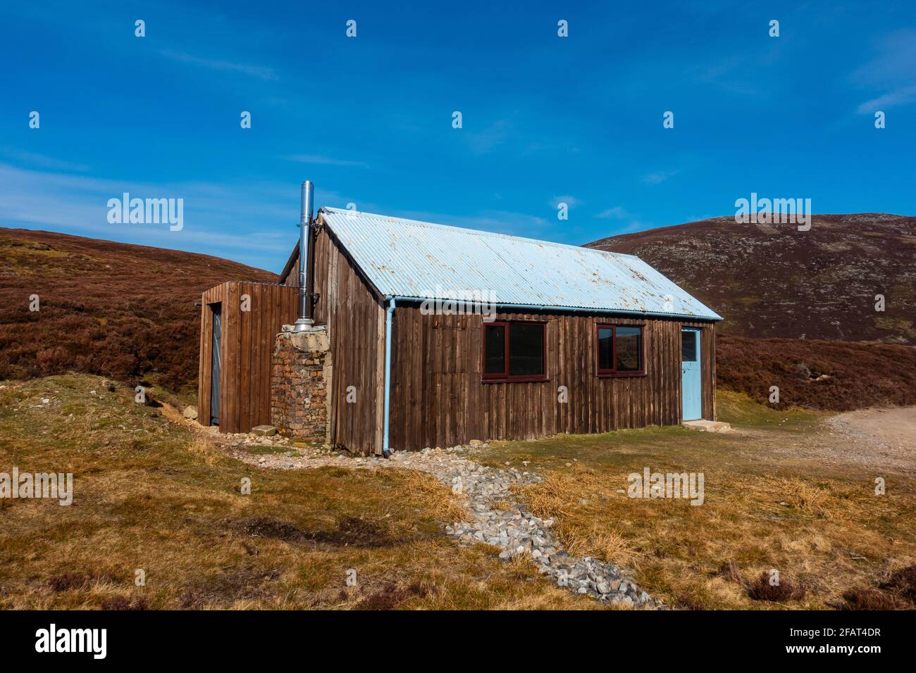Privé en bois sur le chemin jusqu'à Meall Chuaich, une montagne Munro près de Dalwhinnie, en Écosse Banque D'Images