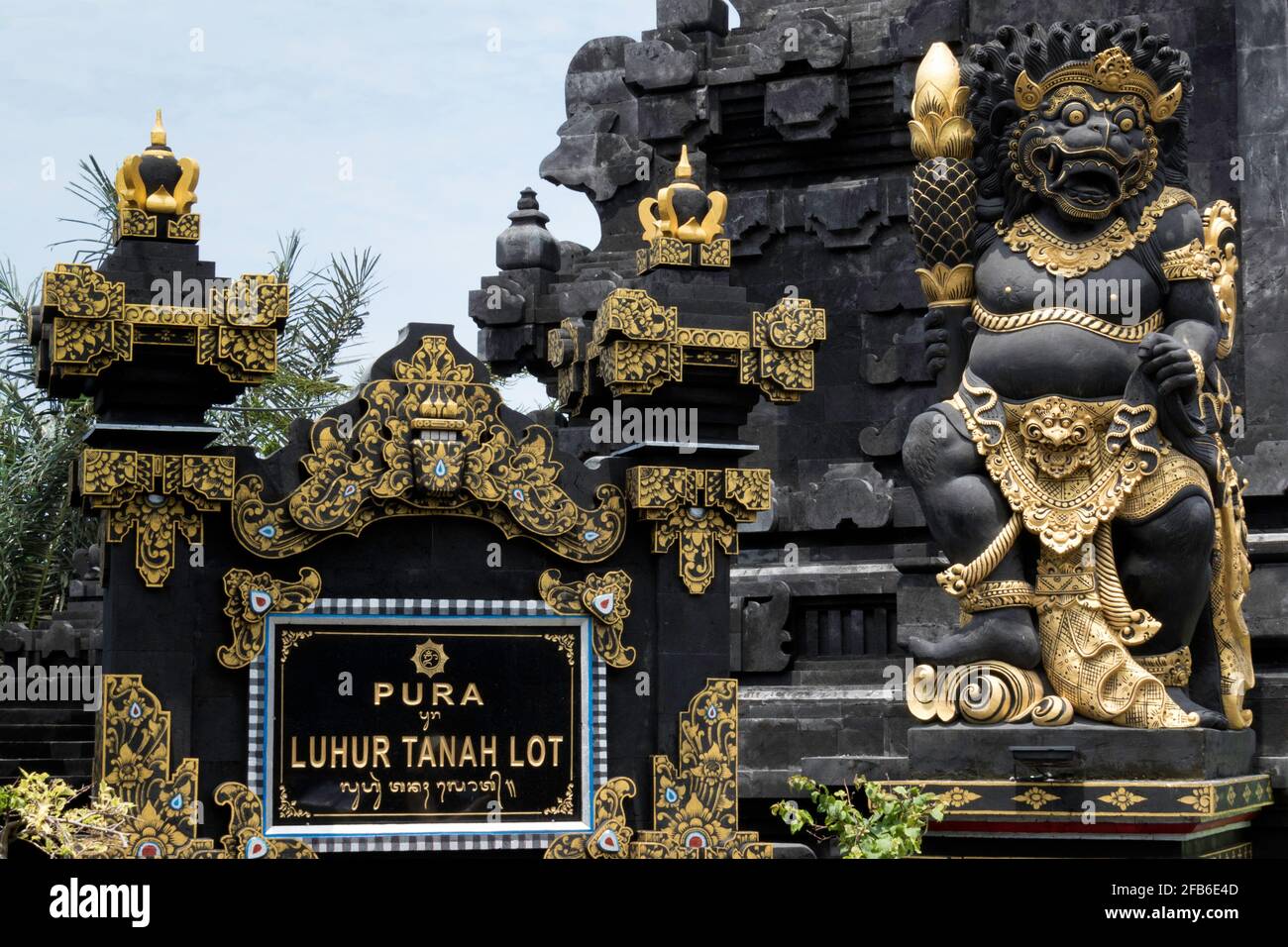 Partie de la porte d'entrée du temple sacré de Pura Luhur Tanah Lot Banque D'Images