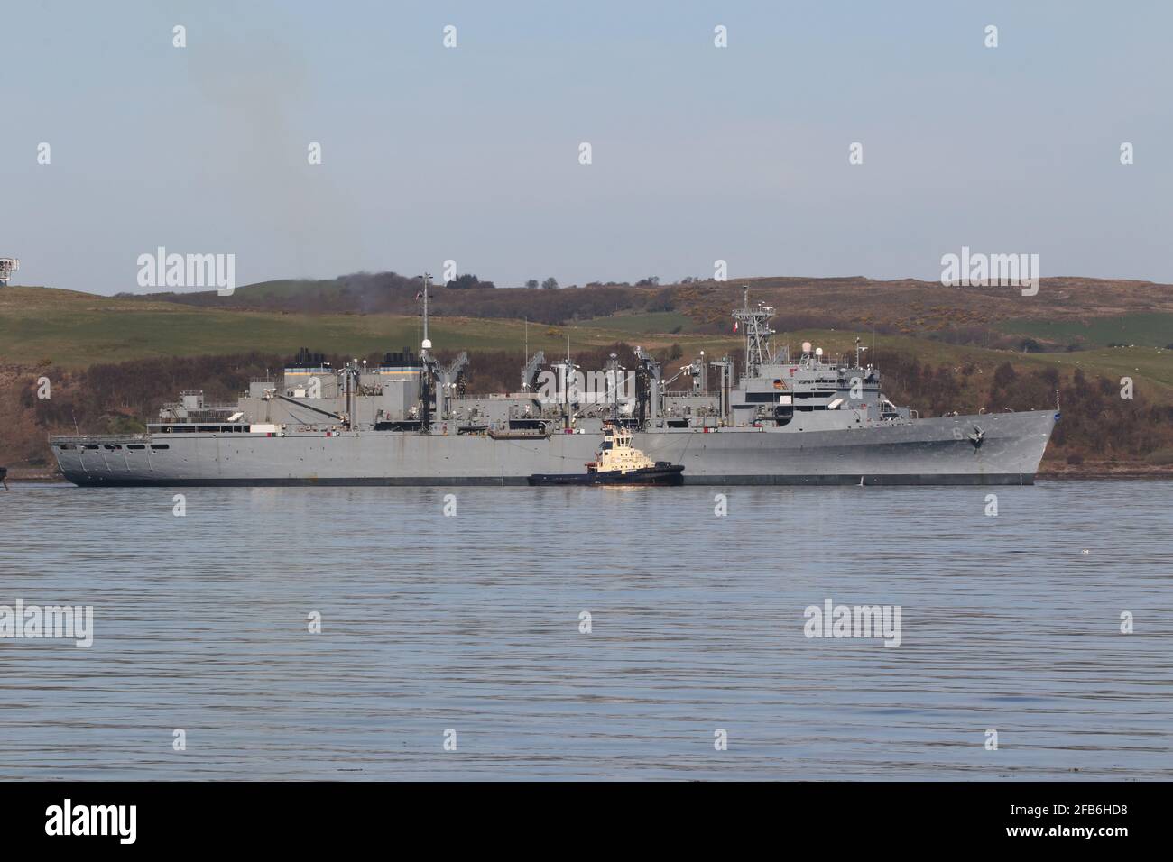 USNS Supply (T-AOE-6), un navire de soutien de combat rapide de classe Supply exploité par la US Navy, peu avant l'accostage à Hunterston sur le Firth de Clyde, en Écosse. Banque D'Images