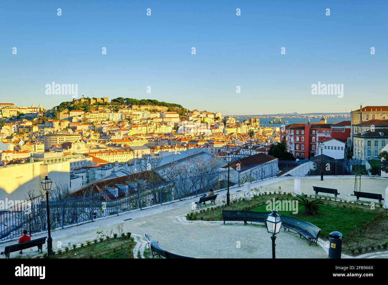 Sao Pedro de Alcantara Belvédère, l'un des meilleurs points de vue de la vieille ville de Lisbonne. Portugal Banque D'Images