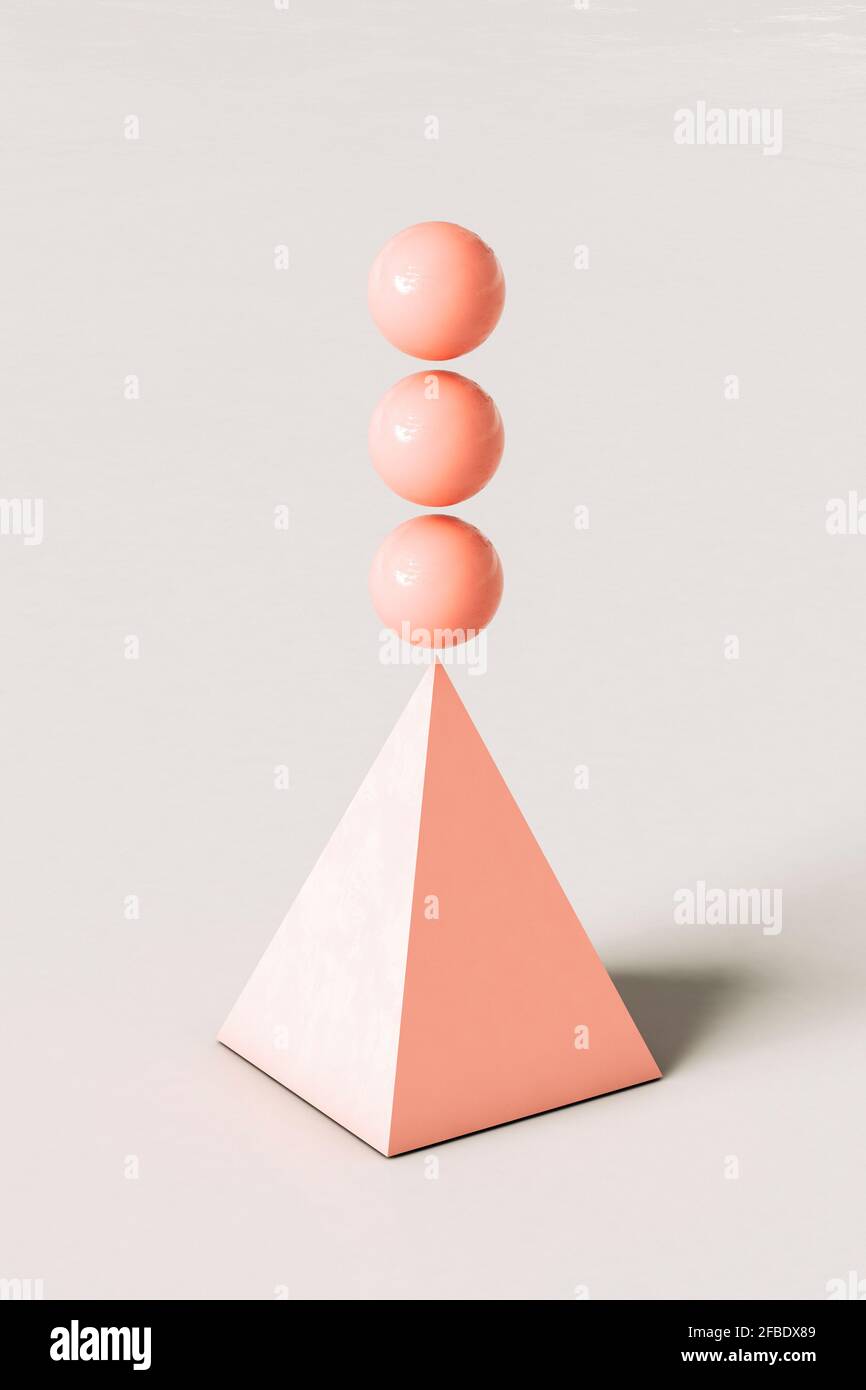 Pyramide rose abstraite avec trois sphères d'équilibre sur le dessus contre arrière-plan de couleur crème Banque D'Images