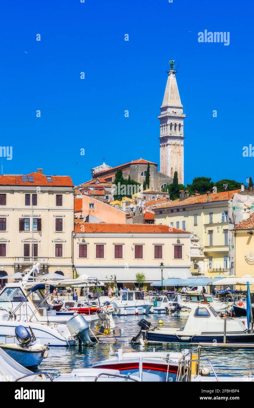 Port avec bateaux à Rovinj, Istria, Croatie Banque D'Images