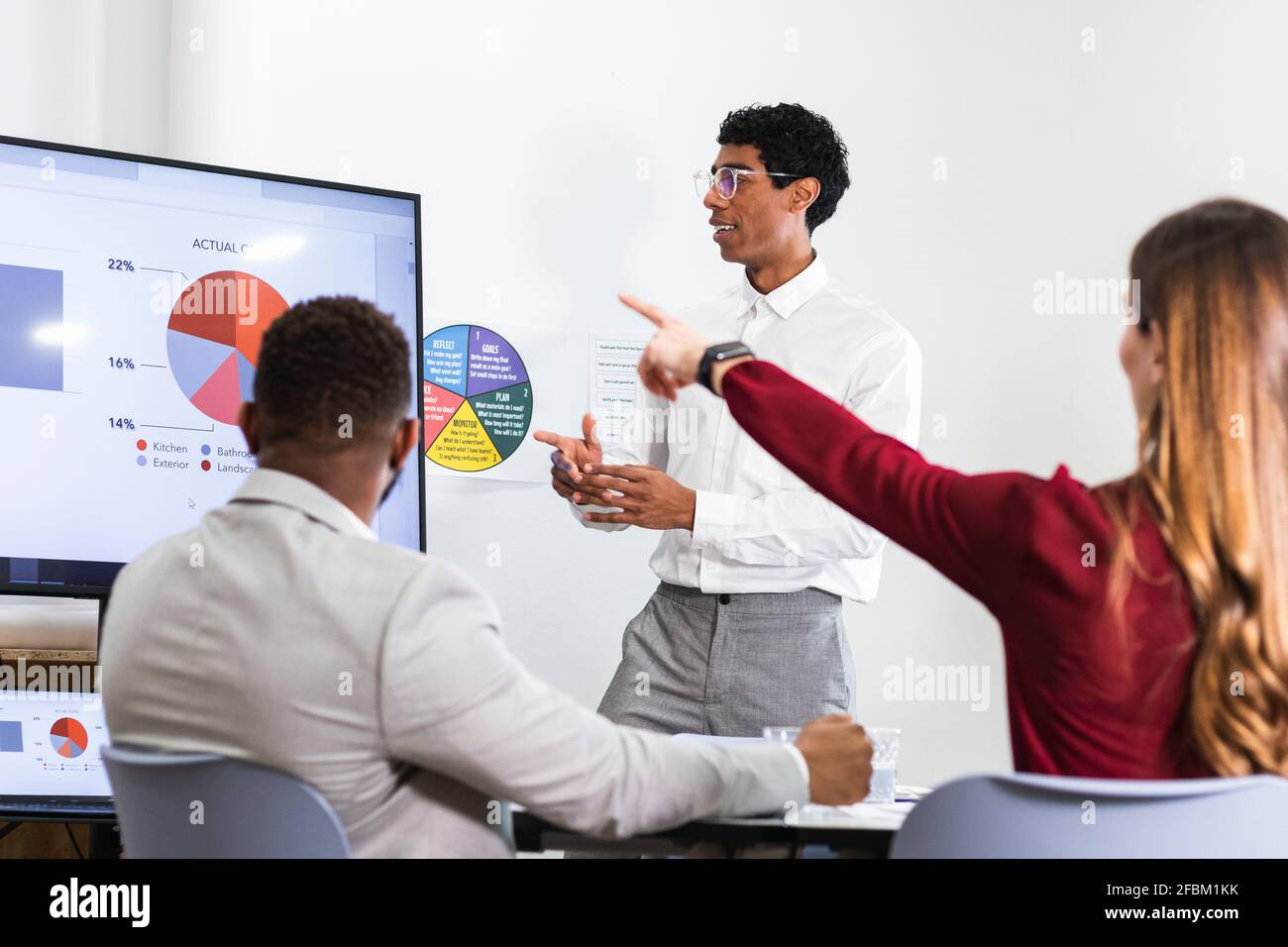 Collègues en discussion pendant la planification de la stratégie en réunion Banque D'Images