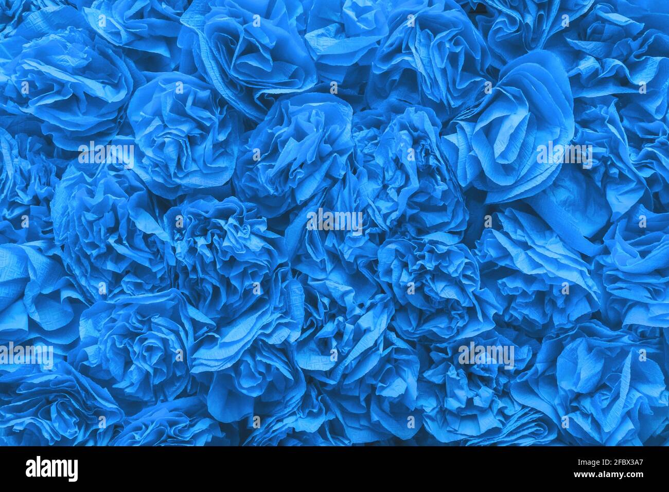 Papier vintage bleu roses texture fond, papier peint abstrait motif, fleurs faites à la main. Banque D'Images