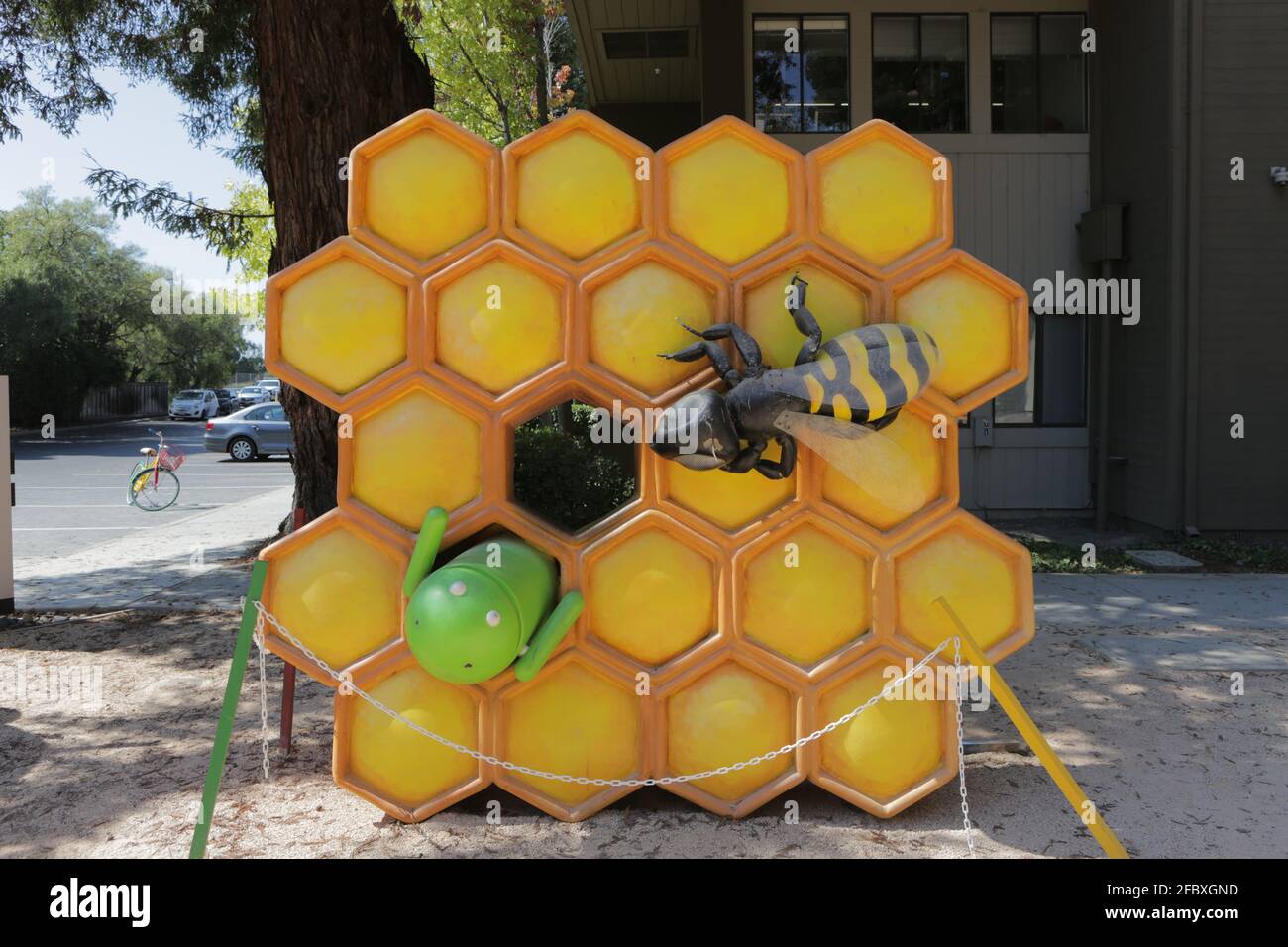 Mountain View, CA, US, 2.09.2020 - Honeycomb à Google Android statues Square Banque D'Images