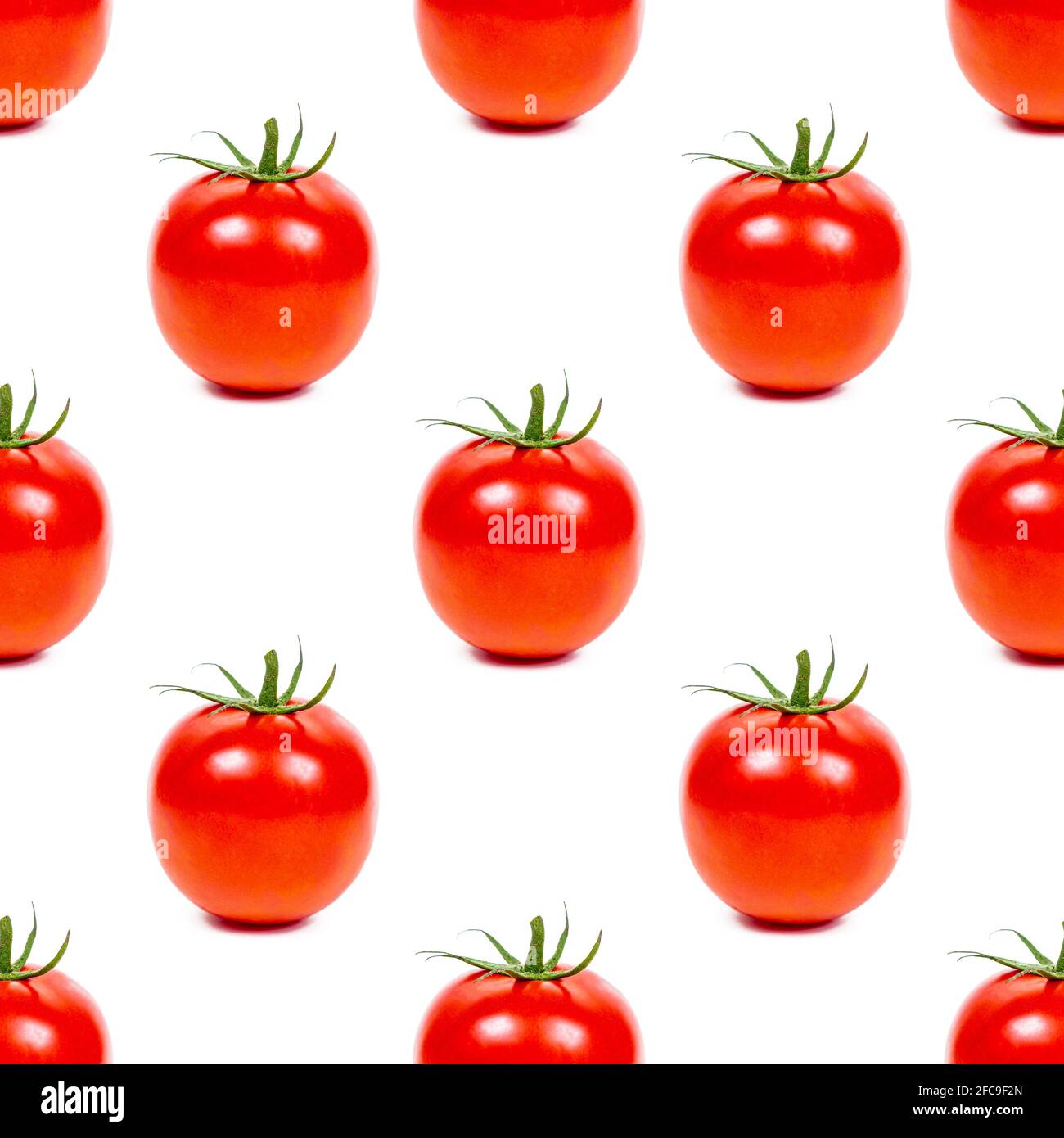 Les tomates rouges répètent le motif sans couture sur fond clair. Banque D'Images