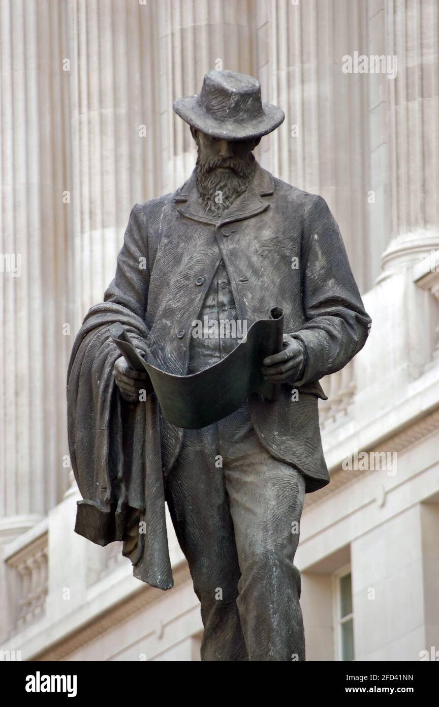 Statue de sculpture publique de l'ingénieur James Henry Greathead Qui était responsable du départ du métro de Londres réseau et inventé Banque D'Images