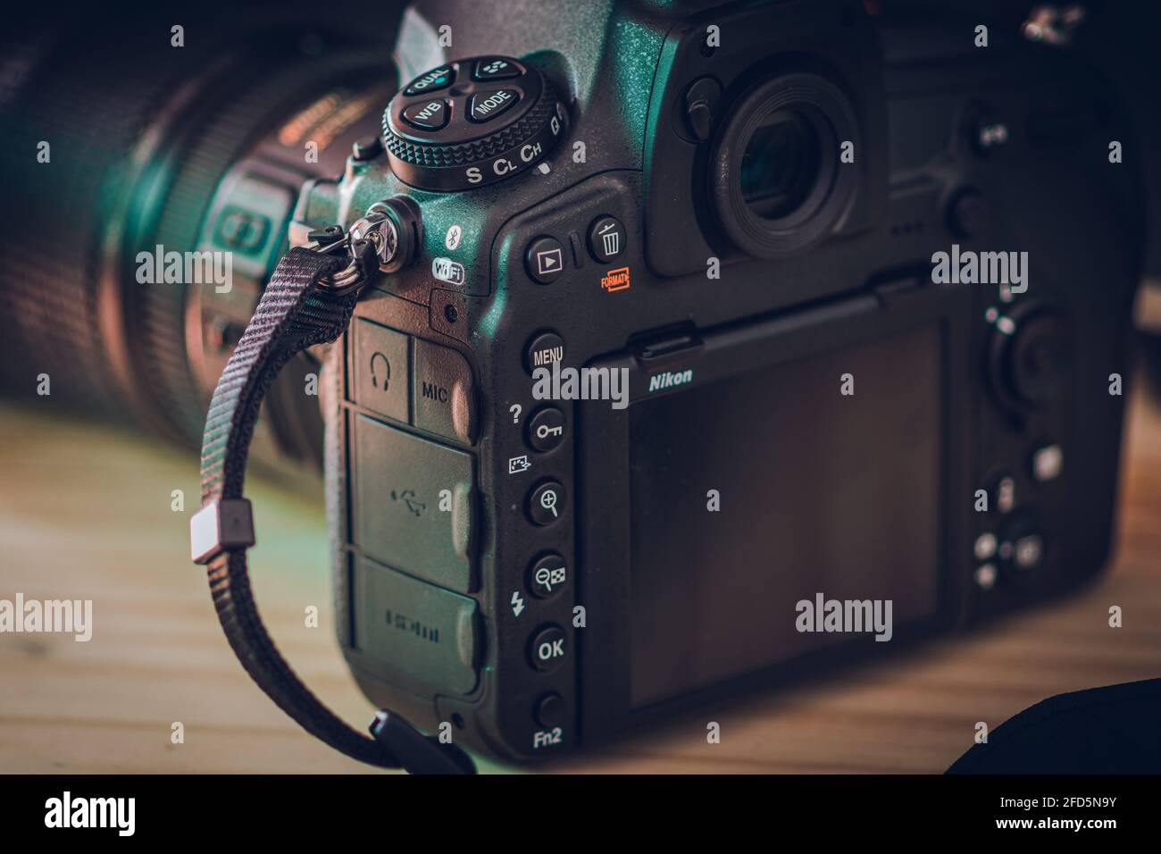Galle, Sri Lanka - 02 17 2021: Nikon D850 vue latérale avec un objectif,  avec capteur BSI CMOS sans filtre passe-bas optique avec processeur Expeed  5 Photo Stock - Alamy
