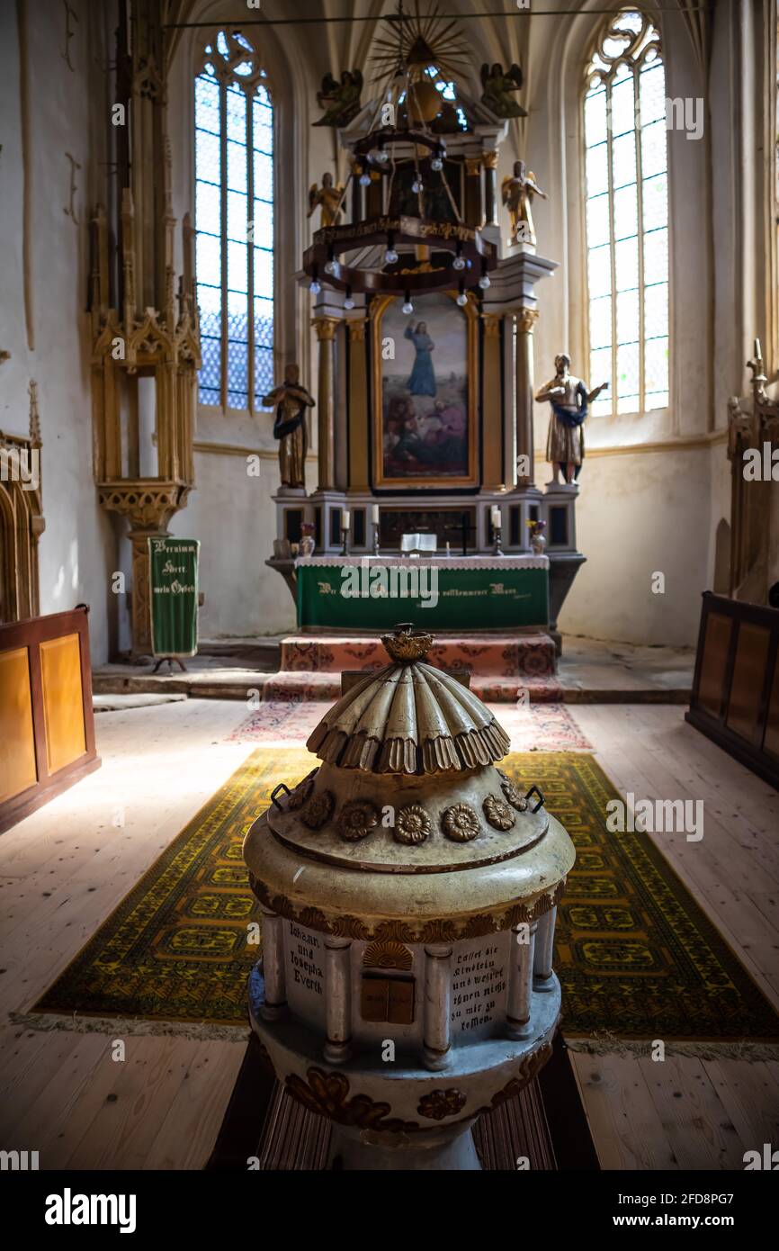 Mosna, Roumanie - 10 avril 2021 : Église fortifiée de Mosna dans le comté de Sibiu, Transylvanie, Roumanie Banque D'Images