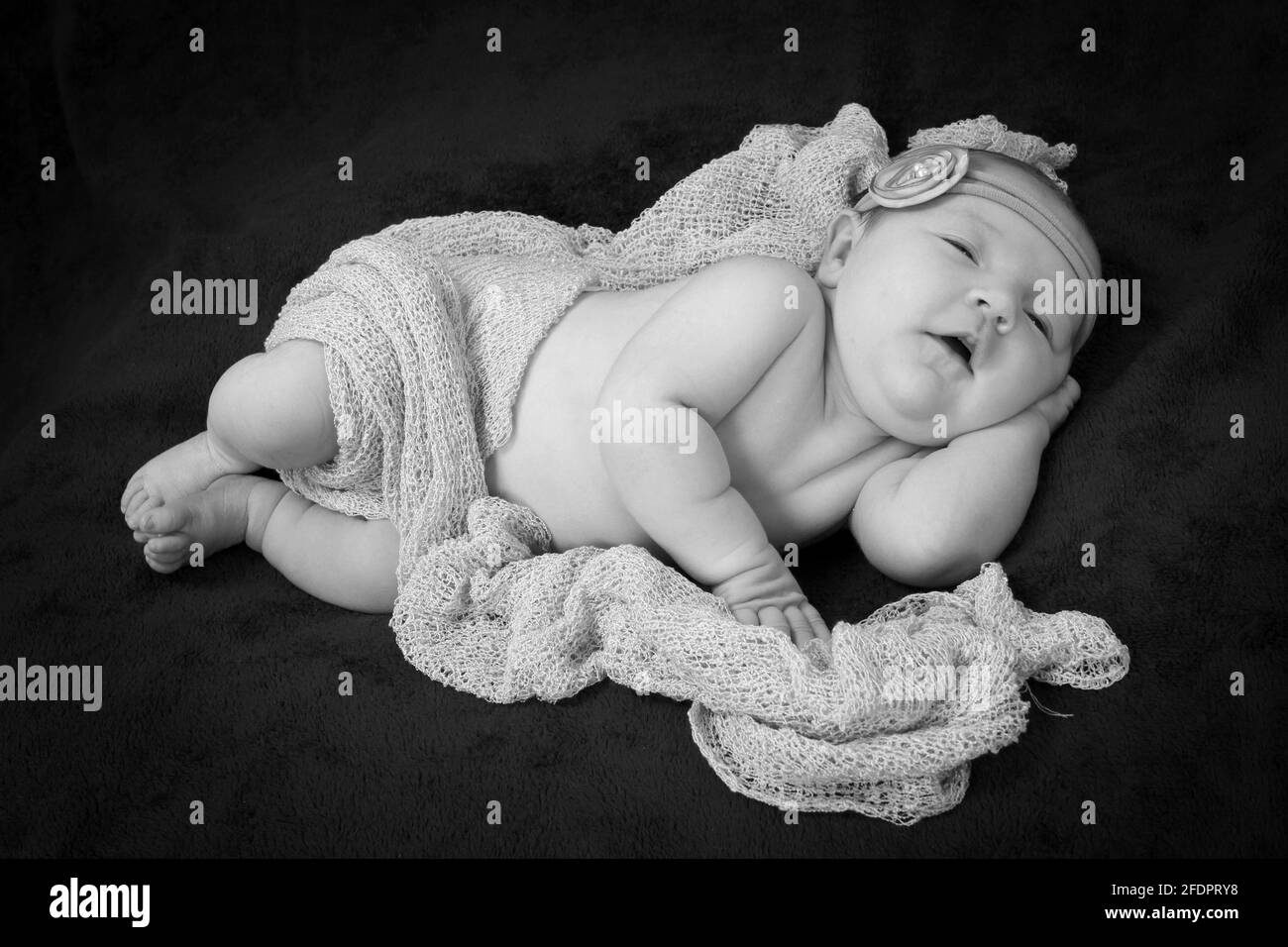 Belle Fille De Bebe Dormant Une Semaine De Bebe Fille Photo Stock Alamy