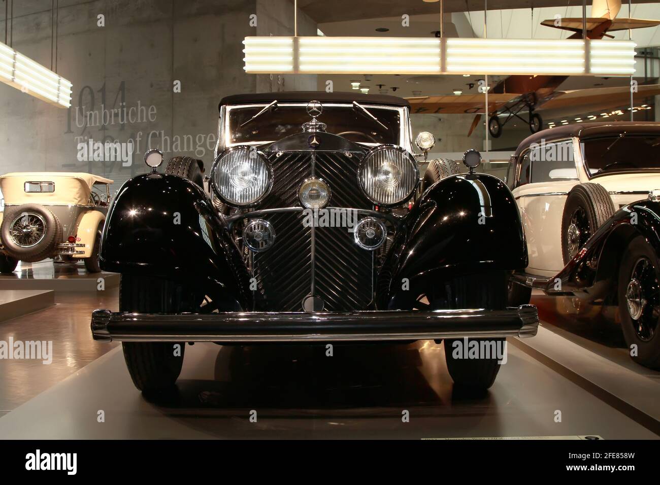 STUTTGART, ALLEMAGNE - 10 JUIN 2018 : exposition permanente du musée automobile Mercedes-Benz. Banque D'Images