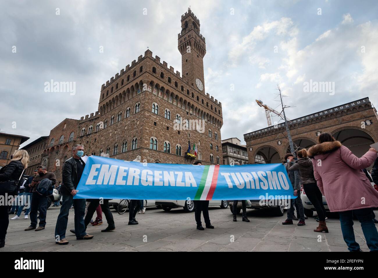 Les voyagistes et les hôteliers protestent contre les mesures restrictives de confinement, dans l'urgence du coronavirus. Banque D'Images