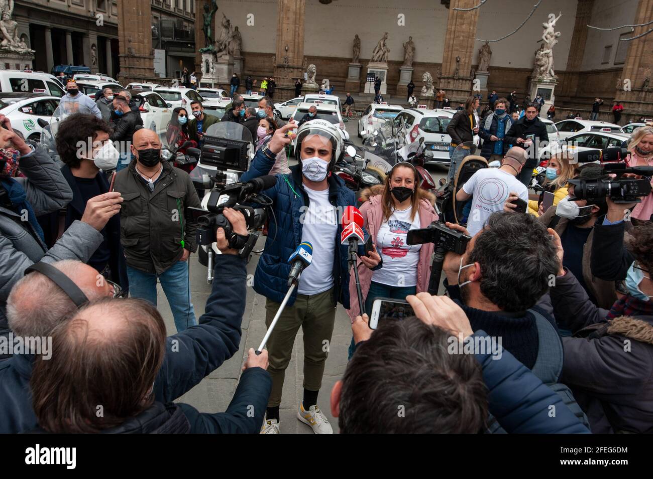 Les chauffeurs de taxi manifestent pour un confinement, dans l'urgence du coronavirus. Banque D'Images
