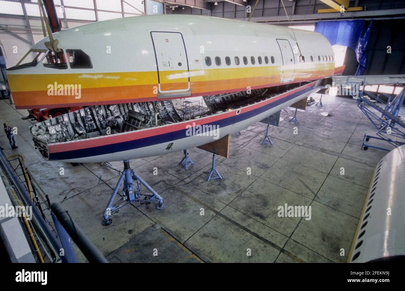 AMS, Services de maintenance aérienne. DAS Unternehmen ams recycelt in Airbus A300 Flugzeug. Banque D'Images