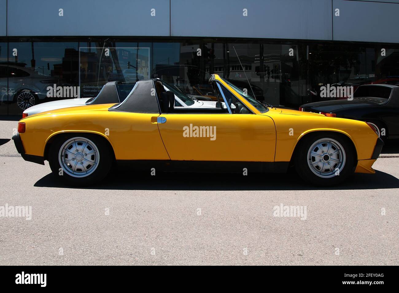 Stuttgart Allemagne 2 Juin 19 Musee Porsche Celebrant Les 50 Ans D Anniversaire De La Porsche 914 Typiquement Porsche Day Photo Stock Alamy