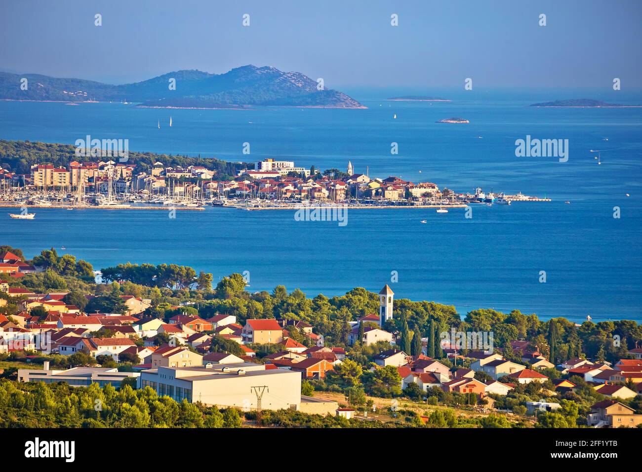 Biograd Na Moru et Sveti Filip i Jakov vue panoramique sur le front de mer, villes de la région de Dalmatie en Croatie Banque D'Images