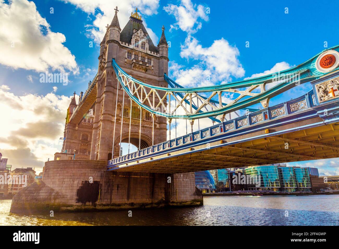 Tower Bridge au-dessus de la Tamise, Londres, Royaume-Uni Banque D'Images