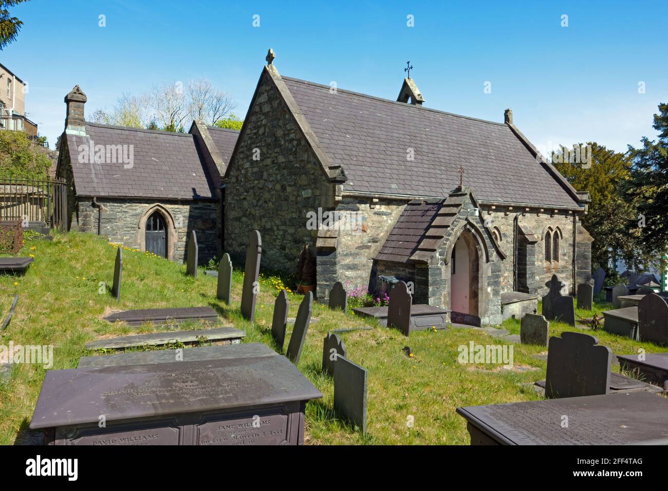 L'église Sainte-Marie de Trefriw, dans le nord du pays de Galles, a ses origines au XVe siècle, mais a été restaurée au XIXe siècle. Banque D'Images