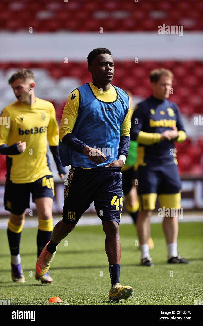 NOTTINGHAM, ANGLETERRE. 24 AVRIL. Le rabbin Matondo de Stoke City se réchauffe avant le match de championnat Sky Bet entre Nottingham Forest et Stoke City au City Ground, à Nottingham, le samedi 24 avril 2021. (Crédit : James HolyOak | MI News) crédit : MI News & Sport /Alay Live News Banque D'Images