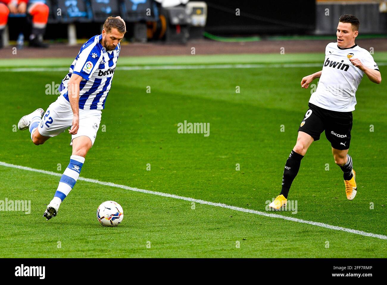 VALENCE, ESPAGNE - AVRIL 24: Florian Lejeune de Deportivo Alaves pendant le match de la Liga entre Valencia CF et Deportivo Alaves à Estadio Mestalla Banque D'Images