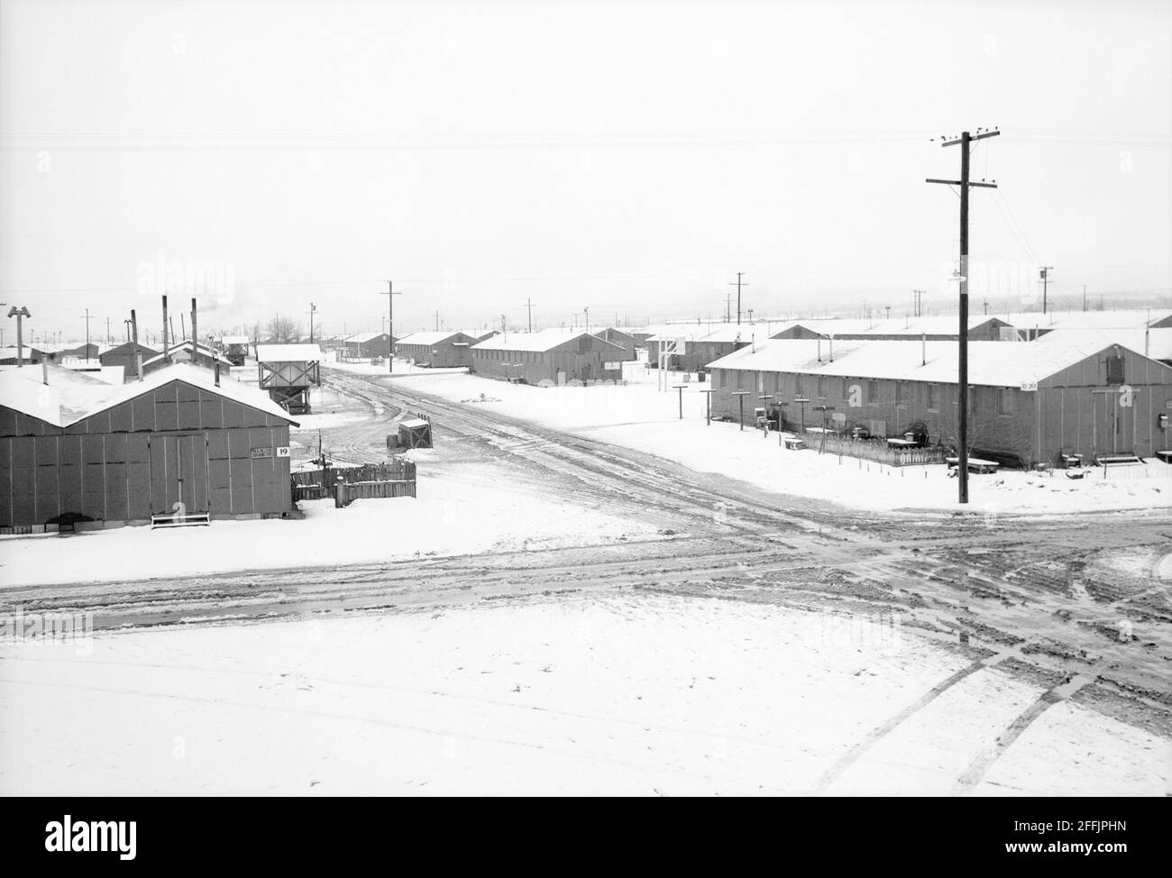 Carrefour de deux rues après la tempête d'hiver, Manzanar Relocation Center, Californie, Etats-Unis, Ansel Adams, Collection Manzanar War Relocation Centre, 1943 Banque D'Images