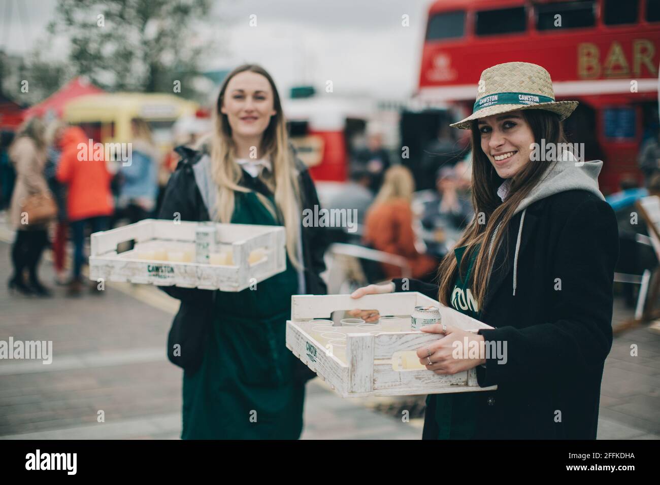 Londres/Royaume-Uni - 29 avril 2018 : Vente de bottes Classic car par Vintage. Festival rétro où les gens vendent leurs vêtements vintage et d'autres produits à partir de bijoux Banque D'Images